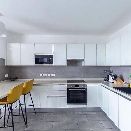 Luxury Labone Edge 2-Bedroom Apartment In Accra - Fivehills Homes ภายนอก รูปภาพ
